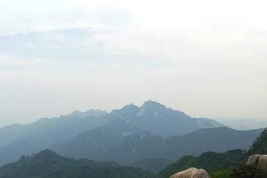 도봉산 화강암 암봉이 늘어선 능선